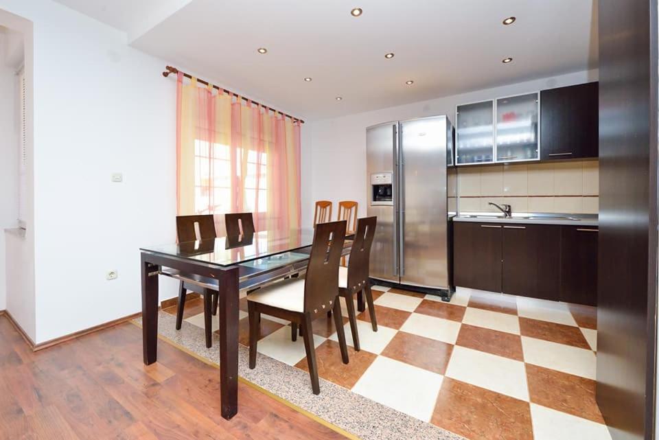 Sreca Apartment Near Beach With Bbq Bibinje Buitenkant foto
