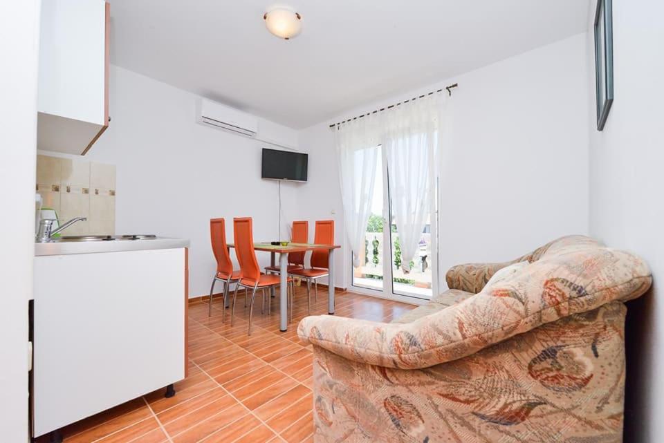 Sreca Apartment Near Beach With Bbq Bibinje Buitenkant foto